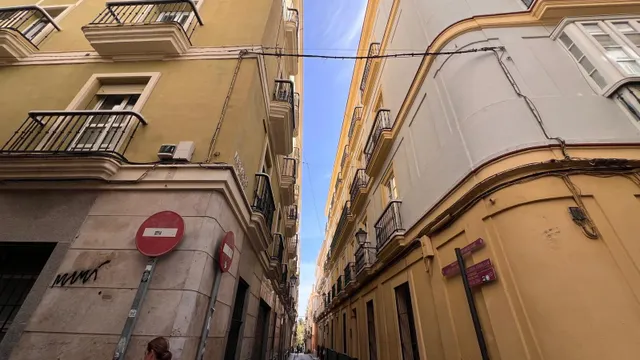 LUZ DEL SUR INMOBILIARIA te presenta una vivienda muy especial en pleno centro de Cádiz — 31