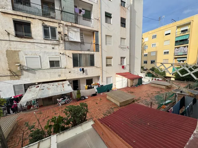 Estupendo piso de 3 habitaciones, con terraza, semi reformado. Zona Marxalenes - General Avilés — 22