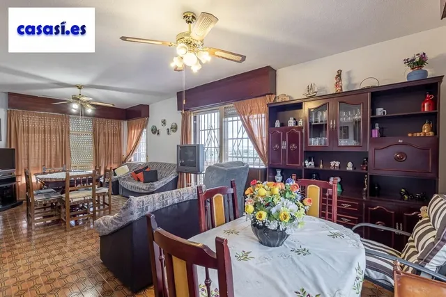 Gran casa con parcela y piscina en Cájar — 8