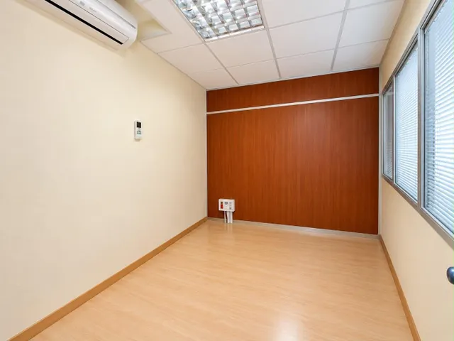 Tu espacio profesional con luz natural en el corazón industrial de El Masnou — 19