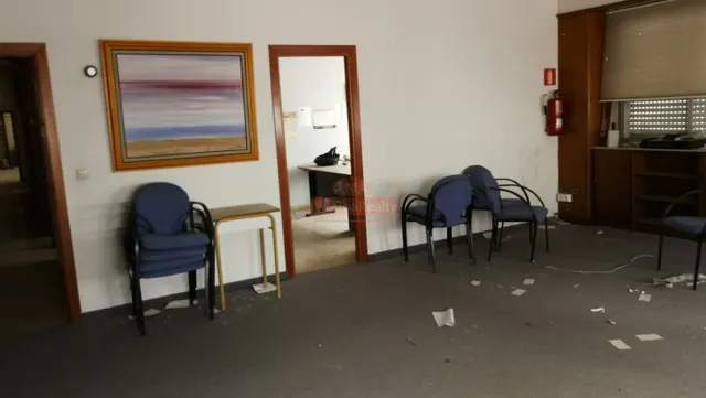 OCASION! SE ALQUILA GRAN ENTREPLANTA CON DIVERSOS DESPACHOS Y OFICINAS, EN EL CORAZON DE ALBACETE — 23