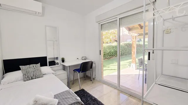 Alquiler de habitaciones por temporada en chalet con piscina de Villanueva de la Cañada (Madrid). — 7