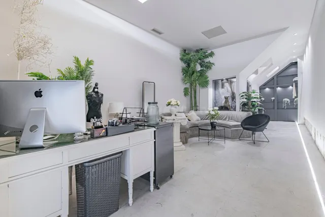 Se vende espectacular espacio comercial reformado en el cora