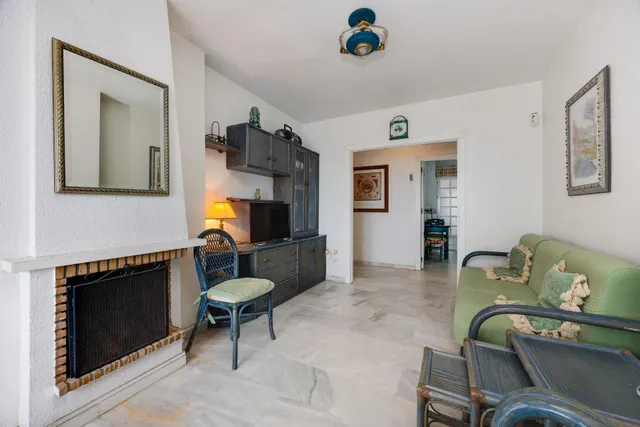Apartamento de tres dormitorios y dos baños en residencial Duquesa Beach, primera línea de la playa de los locos — 10