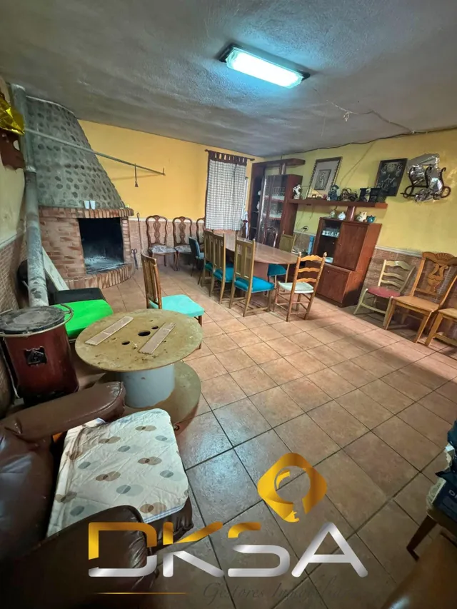 Cochera/solar urbano con posibilidad de vivienda en calle At