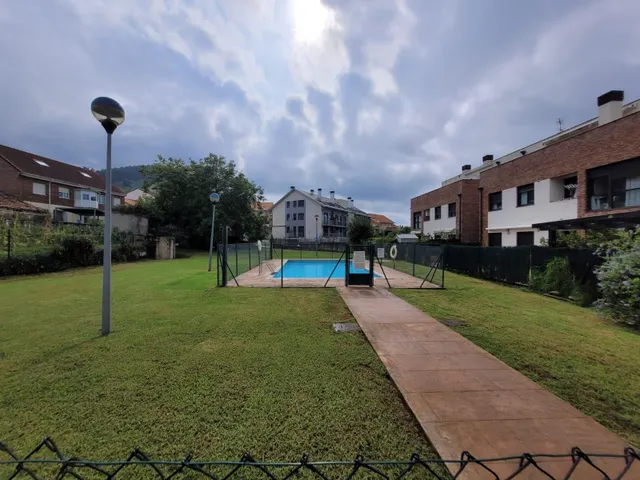 Se pone a la venta bajo con terraza y jardin  de dos habitaciones , garaje y piscina comunitaria — 26