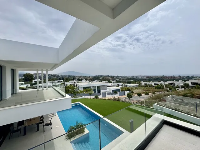 Chalet 6 habitaciones 460m² en venta - Costa Del Sol — 28