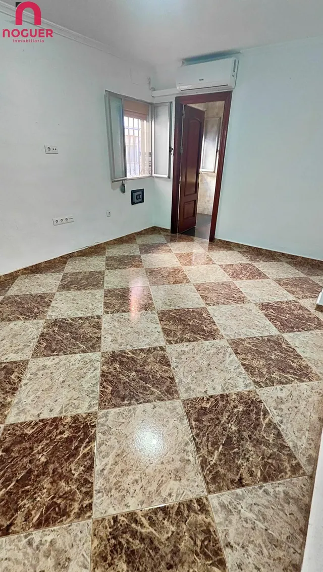 Casa en cañero de una sola planta con patio — 6