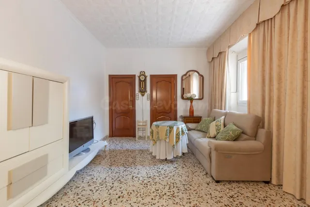 OPORTUNIDAD DE VENTA DE PISO EN ZONA ANCHA DE CAPUCHINOS — 4
