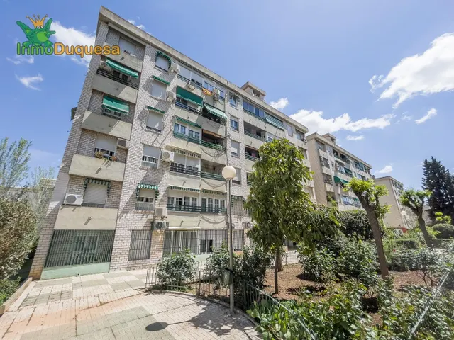 Piso de 3 dorm. en Camino Bajo de Huétor. — 3