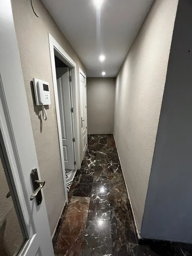 Amplio Piso Reformado en Zona Colón — 10