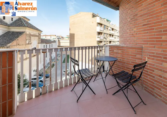 ¡Oportunidad Única en Granada! Piso Espectacular  en Plaza de Gracia — 11