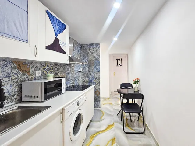 ¡Gran oportunidad en el centro de Madrid! Vivienda amplia de - foto 3