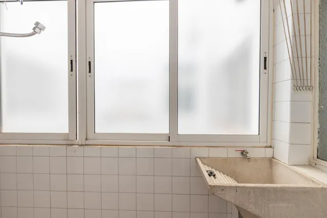 Piso en esquina con terraza y vistas a Plaza Mariana Pineda, Granada — 18