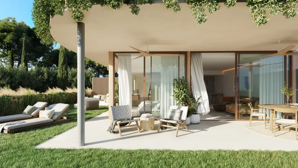 PRECIOSA PLANTA BAJA CON VISTAS Y 80M2 DE SUPERFICIE EXTERIOR ENTRE TERRAZA, JARDÍN, PISCINA Y PLAYA