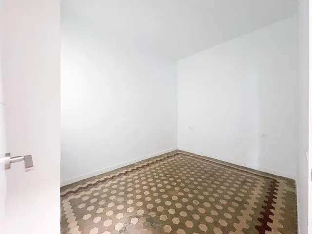 Exclusivo piso reformado a estrenar junto a la avenida del puerto — 14