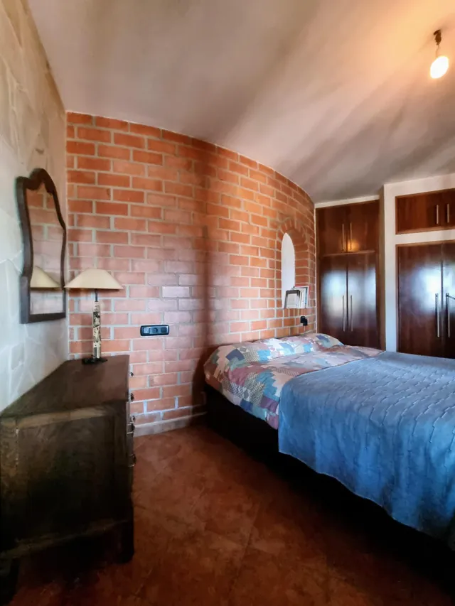 CASAS INDIVIDUALES  CON PARCELAS EN CIMBRIO (BARCENA DEL BIERZO) — 37