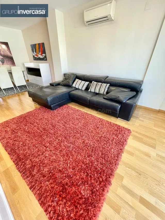 Piso amueblado con garaje, trastero y piscinas comunitaria e - foto 5