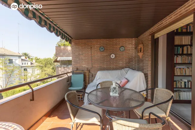 Exclusivo piso señorial con terraza en el Paseo del Salón (Cuesta de Escoriaza), con cochera y trastero. — 41