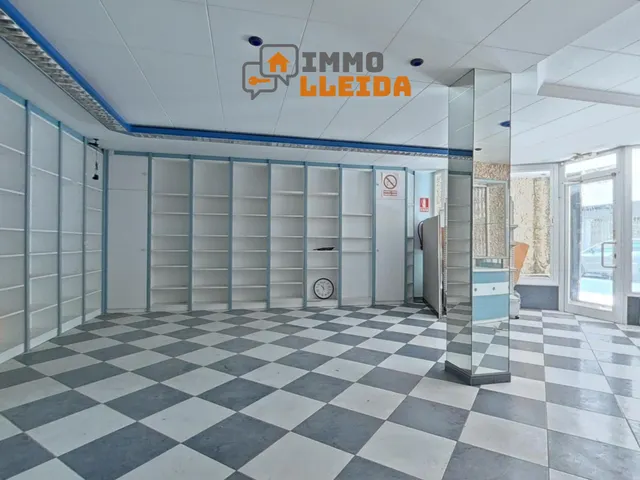 Local comercial con doble acceso en el centro de Balaguer — 8
