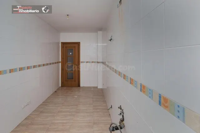 Piso en venta para reformar en Roquetas de Mar - Oportunidad - foto 4