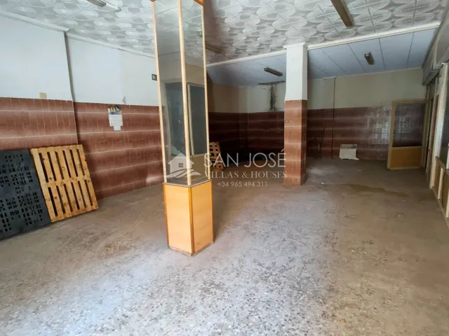 SE VENDE LOCAL QUE HACE ESQUINA EN BUENA ZONA DE ASPE — 4