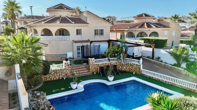 Villa 4 habitaciones 219m² en venta - Doña Pepa — 36