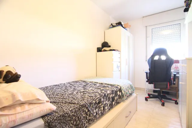 Amplio piso de 4 habitaciones con terraza y plaza de parking en la zona del lago de Olesa de Montserrat — 20