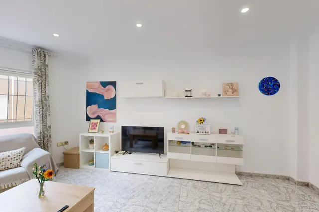 Espacioso piso en Canteras con gran dormitorio principal en suite, patio y plaza de garaje. Cartagena — 6