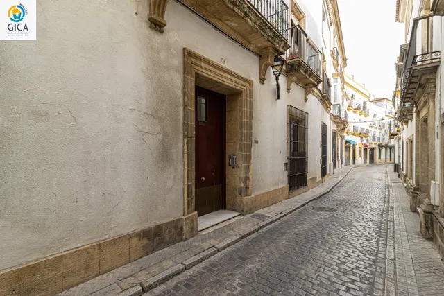 ¡Amplio piso de VPO con GARAJE en pleno centro de Jerez! — 32