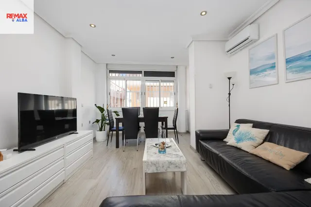 ¡TU NUEVO HOGAR JUNTO AL MEDITERRÁNEO! REFORMADO, CON LICENC - foto 2