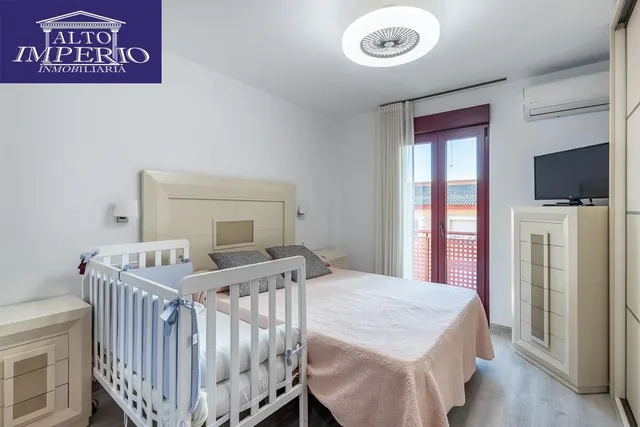Amplia casa de 182 m2 con patio, gran sótano y a menos de 5 minutos del metro — 16