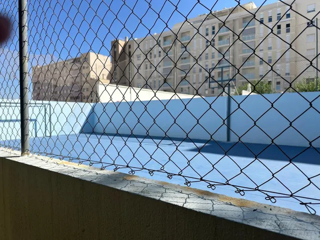 PISAZO DE ESTUDIANTES CON PISCINA — 10