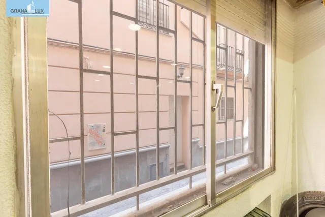 LOCAL COMERCIAL JUNTO A ÁNGEL GANIVET | ESPACIO Y UBICACIÓN. — 11