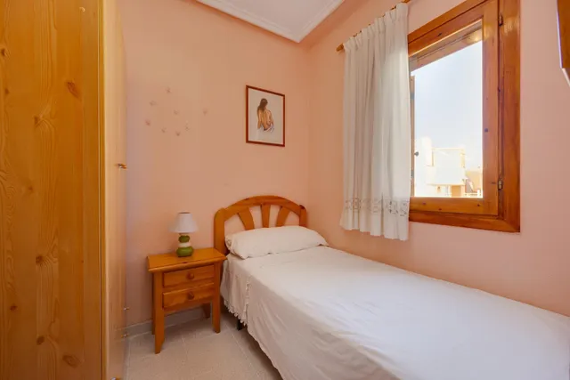 Apartamento de 3 dormitorios y piscina comunitaria en Acequion, Torrevieja — 16