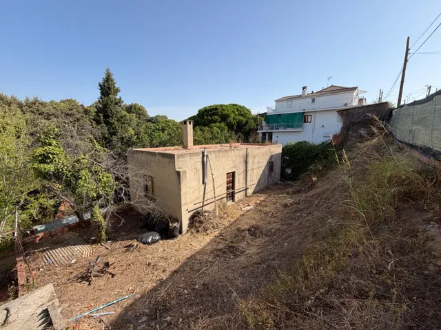 "Tu próximo proyecto empieza aquí: parcela urbanizada en Polinyà con gran potencial" — 5