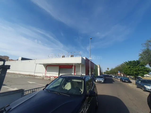 MAGNÍFICA NAVE COMERCIAL DISPONIBLE EN CORIA DEL RÍO - foto 4