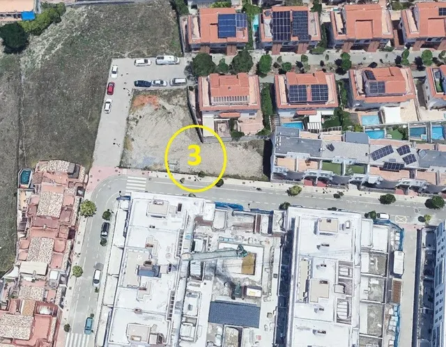 CUATRO FANTÁSTICAS PARCELAS JUNTO AL CENTRO COMERCIAL NEVADA — 3