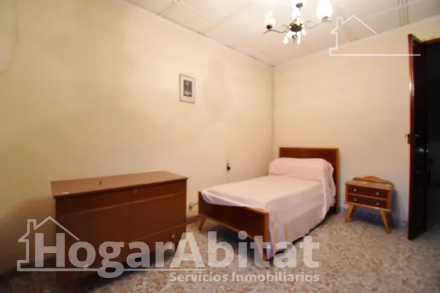 AMPLIA CASA DE PUEBLO CON TERRAZA, BALCÓN Y TRASTERO — 31