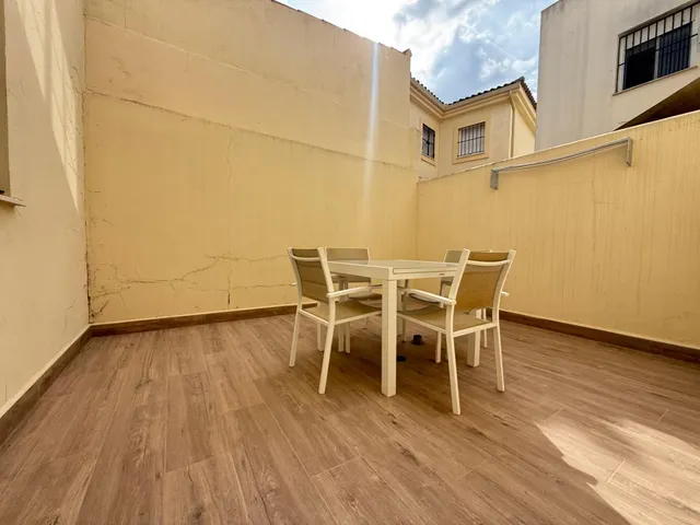 Casa adosada totalmente reformada de renta libre situada en una urbanización privada. — 5