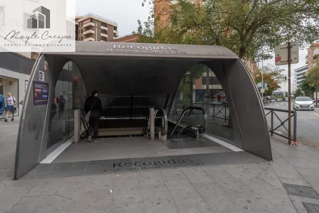 Piso de 87 m2 con 3 dormitorios en Pedro Antonio de Alarcón 27, junto a Recogidas — 48