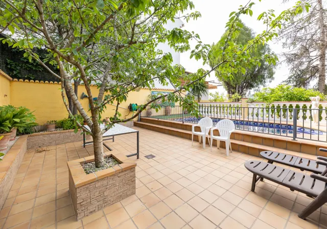 Espectacular chalet independiente con piscina en Alfacar — 8