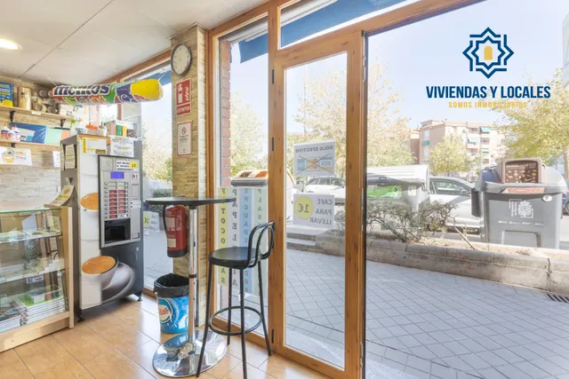 Local en venta junto al instituto Zaidín Vergeles – Listo para empezar tu negocio — 2