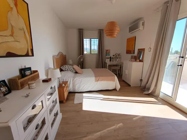Exclusiva villa reformada y moderna con vistas al mar y montaña, piscina, cocina de verano y apartamento independiente — 41