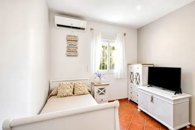 Chalet ideal para vivir todo el año, en la entrada de Chiclana. — 46