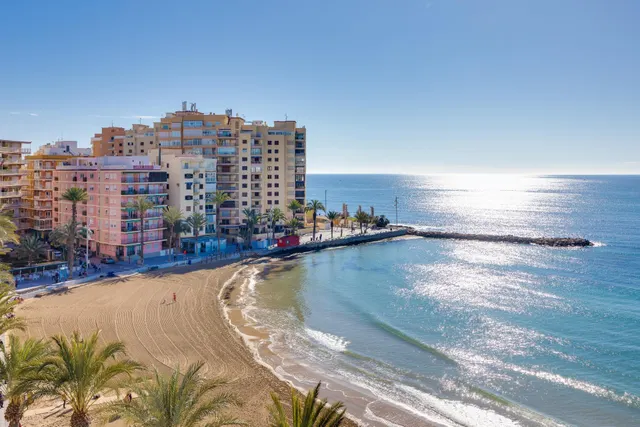 Bungalow de 3 dormitorios con piscina comunitaria en la playa de Los Locos — 50