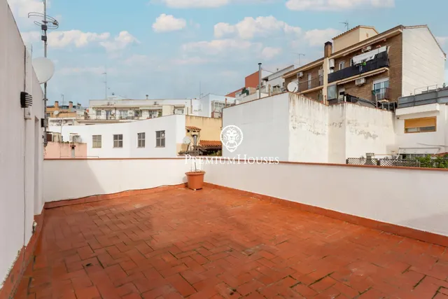 Amplia vivienda con ascensor, patio y terrazas — 30