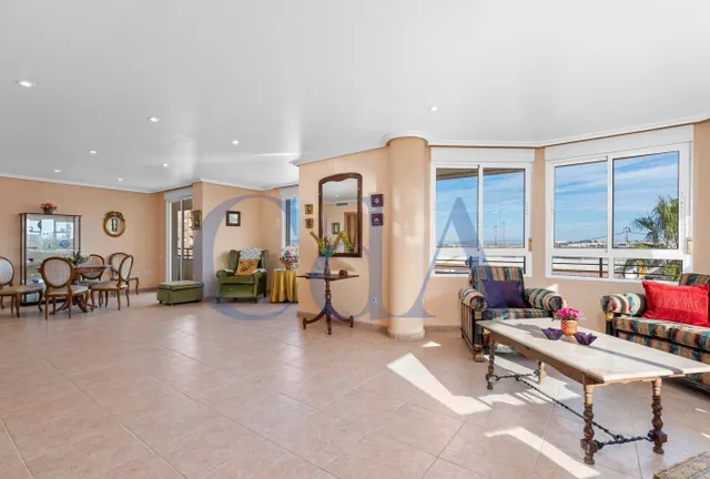 SE VENDE APARTAMENTO / ASCENSOR / TORREVIEJA / ALICANTE — 2