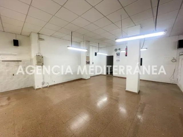 ¡Gran oportunidad de inversión y negocio en Ayora! Local com - foto 2