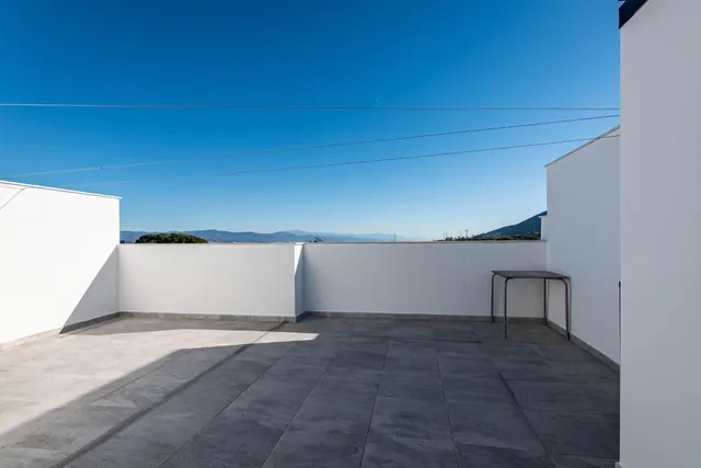 Gran adosado de reciente construcción — 25